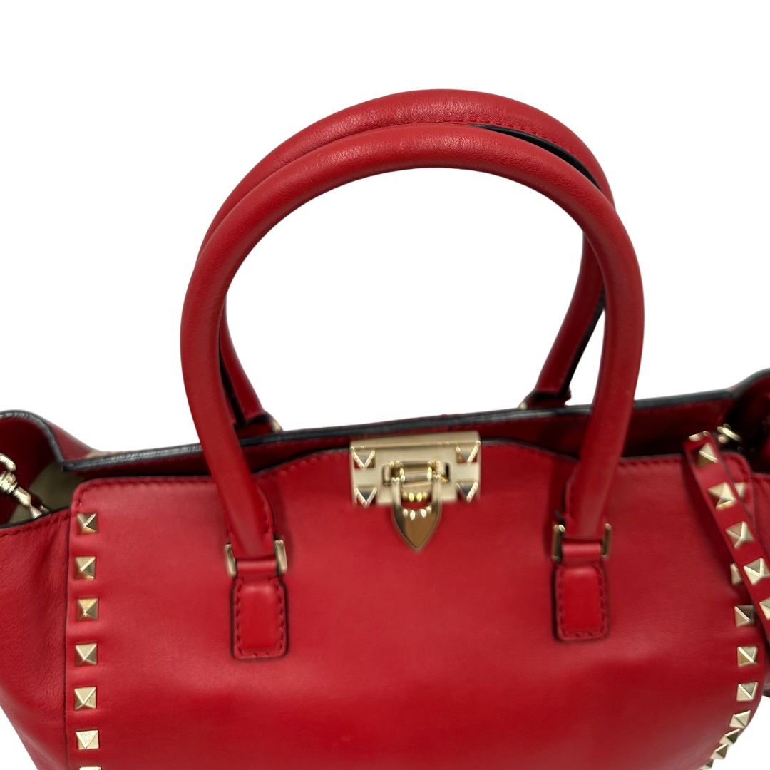 manici Borsa V. G. in pelle rossa impreziosita da borchie piramidali dorate, di lusso, originale, ottime condizioni, usata. 