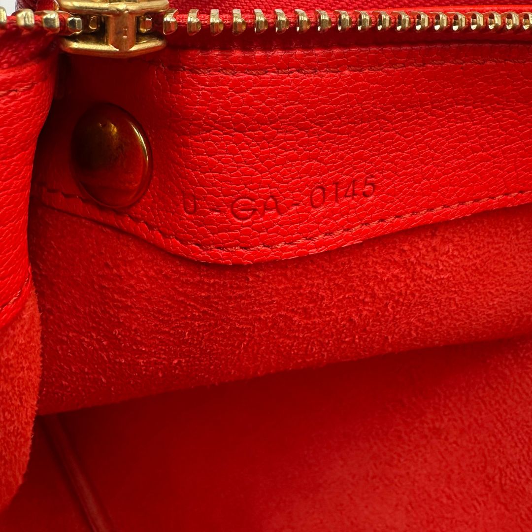 interno Borsa Celine Trio in pelle color rosso corallo e hardware dorato, di lusso, originale, ottime condizioni, usata. 