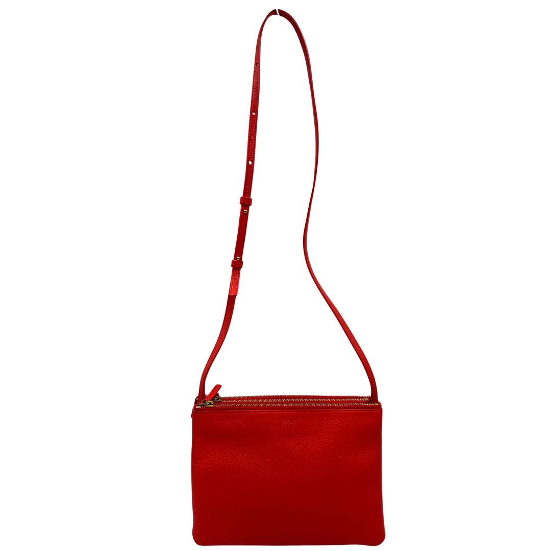 Borsa Celine Trio in pelle color rosso corallo e hardware dorato, di lusso, originale, ottime condizioni, usata. 