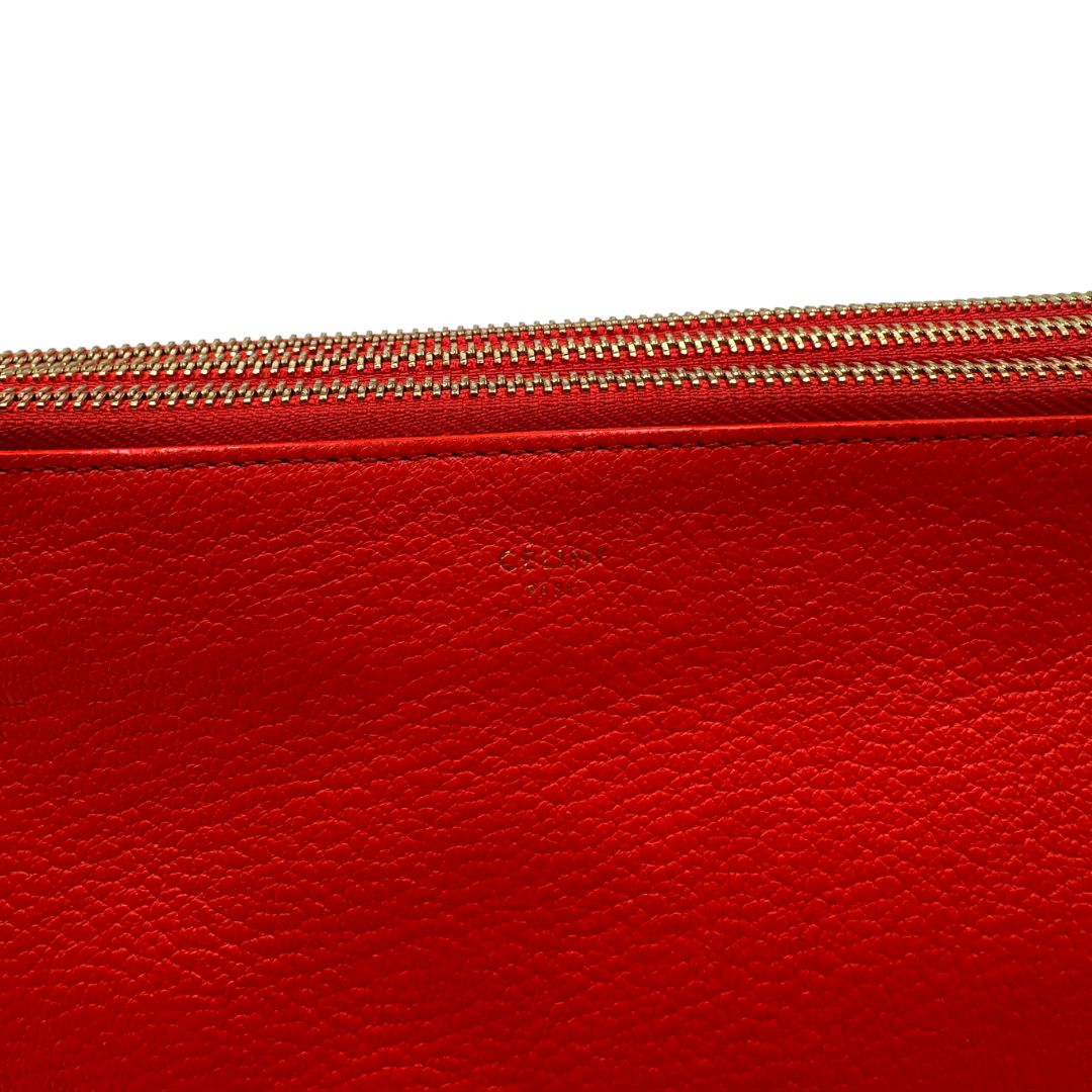 Borsa Celine Trio in pelle color rosso corallo e hardware dorato, di lusso, originale, ottime condizioni, usata. 