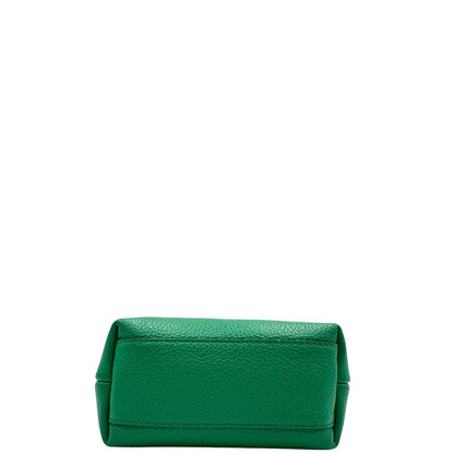 Base, Borsa Salvatore Ferragamo in pelle martellata verde smeraldo, presenta l'iconico dettaglio a placca Gancini color oro sul davanti. Indossabile a mano o a tracolla. Originale, usata, di lusso, in condizioni eccellenti.