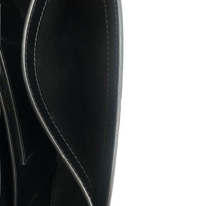 interno Borsa Burberry in pelle nera con hardware dorato, puoi portarla comodamente a spalla, di lusso, originale, ottime condizioni, usata.