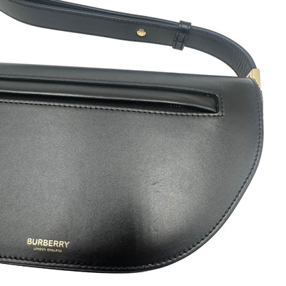 Borsa Burberry in pelle nera con hardware dorato, puoi portarla comodamente a spalla, di lusso, originale, ottime condizioni, usata.