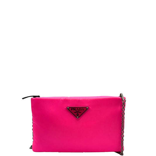 front Borsa Prada in tessuto soft nella colorazione fucsia neon, munita di tracolla amovibile, di lusso, originale, ottime condizioni. 