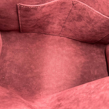 interno  Louis Vuitton OnTheGo nella versione MM in pelle monogram Empreinte color bordeaux, di lusso, originale, ottime condizioni, usata. 