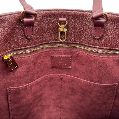 interno  Louis Vuitton OnTheGo nella versione MM in pelle monogram Empreinte color bordeaux, di lusso, originale, ottime condizioni, usata. 