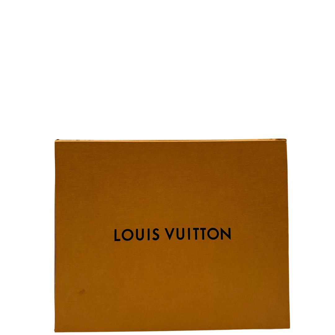 scatola  Louis Vuitton OnTheGo nella versione MM in pelle monogram Empreinte color bordeaux, di lusso, originale, ottime condizioni, usata. 