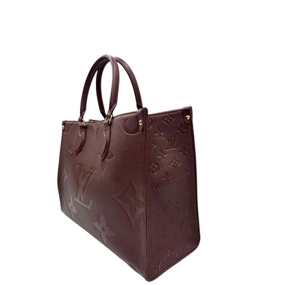 lato  Louis Vuitton OnTheGo nella versione MM in pelle monogram Empreinte color bordeaux, di lusso, originale, ottime condizioni, usata. 
