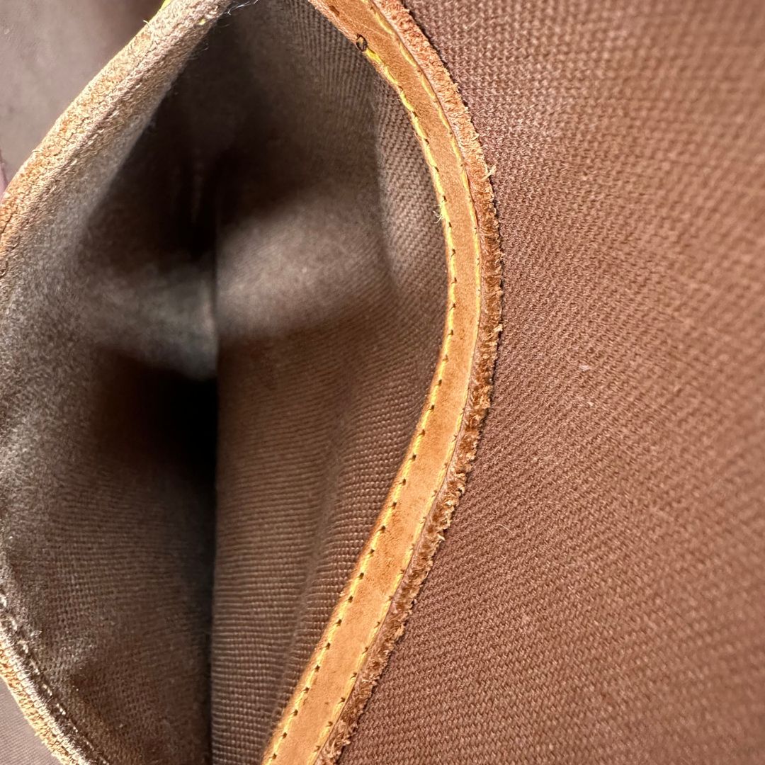 interno  Borsa LV Ellipse in canvas monogram e finiture in vacchetta naturale, nella versione a spalla, di lusso, originale, ottime condizioni, usata. 