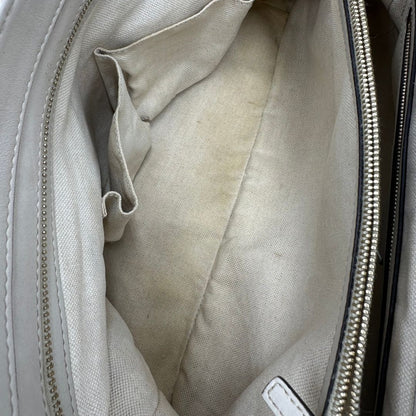 interno  Borsa Gucci in pelle color bianco latte GG munita di doppi manici, di lusso, originale, ottime condizioni, usata 