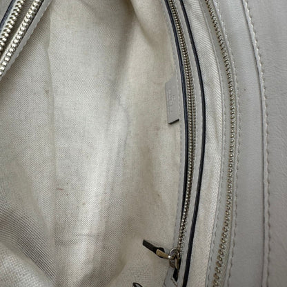 interno  Borsa Gucci in pelle color bianco latte GG munita di doppi manici, di lusso, originale, ottime condizioni, usata 