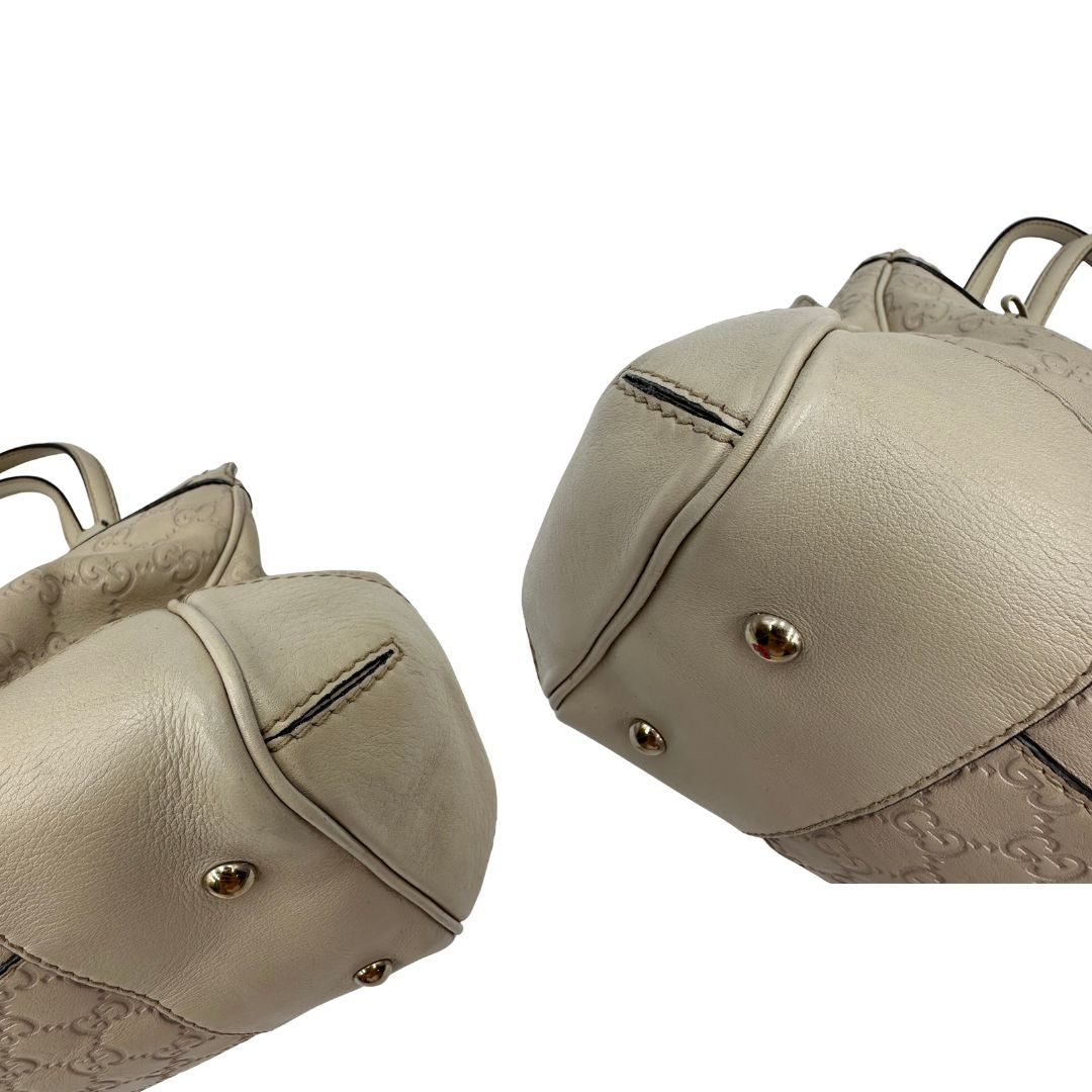angoli Borsa Gucci in pelle color bianco latte GG munita di doppi manici, di lusso, originale, ottime condizioni, usata  