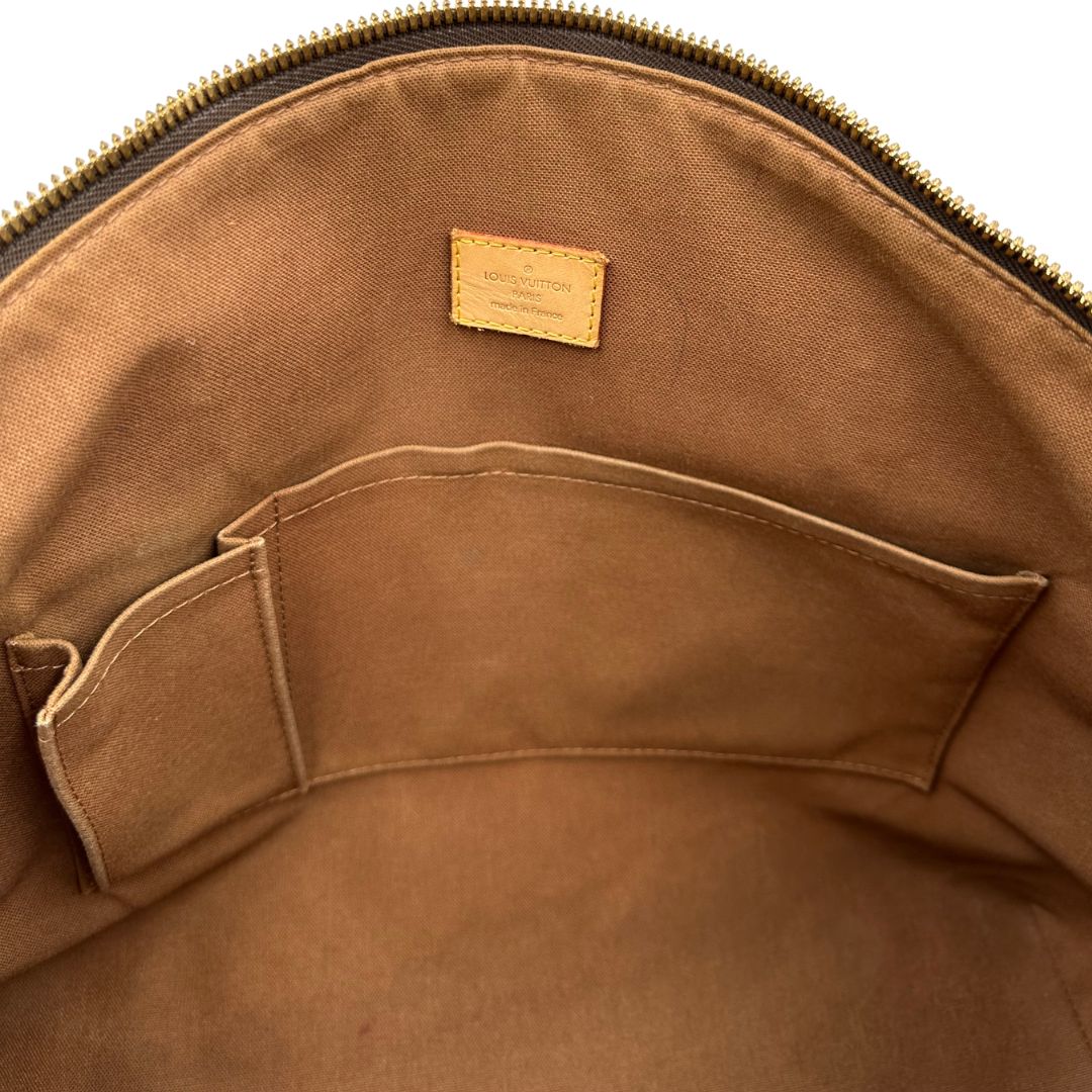 interno Borsa Louis Vuitton in tela Monogram con finiture in vacchetta naturale e dettagli hardware dorati. Design elegante, da portare a spalla, di lusso, originale, ottime condizioni, usata. 