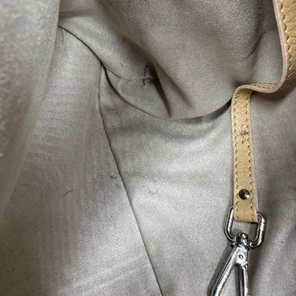 interno Postina M Zanellato beige munita di una tracolla amovibile e regolabile e un manico singolo, di lusso, originale, ottime condizioni, usata. 