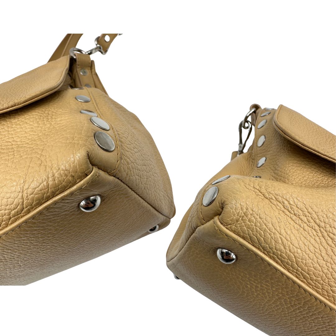 angoli Postina M Zanellato beige munita di una tracolla amovibile e regolabile e un manico singolo, di lusso, originale, ottime condizioni, usata.