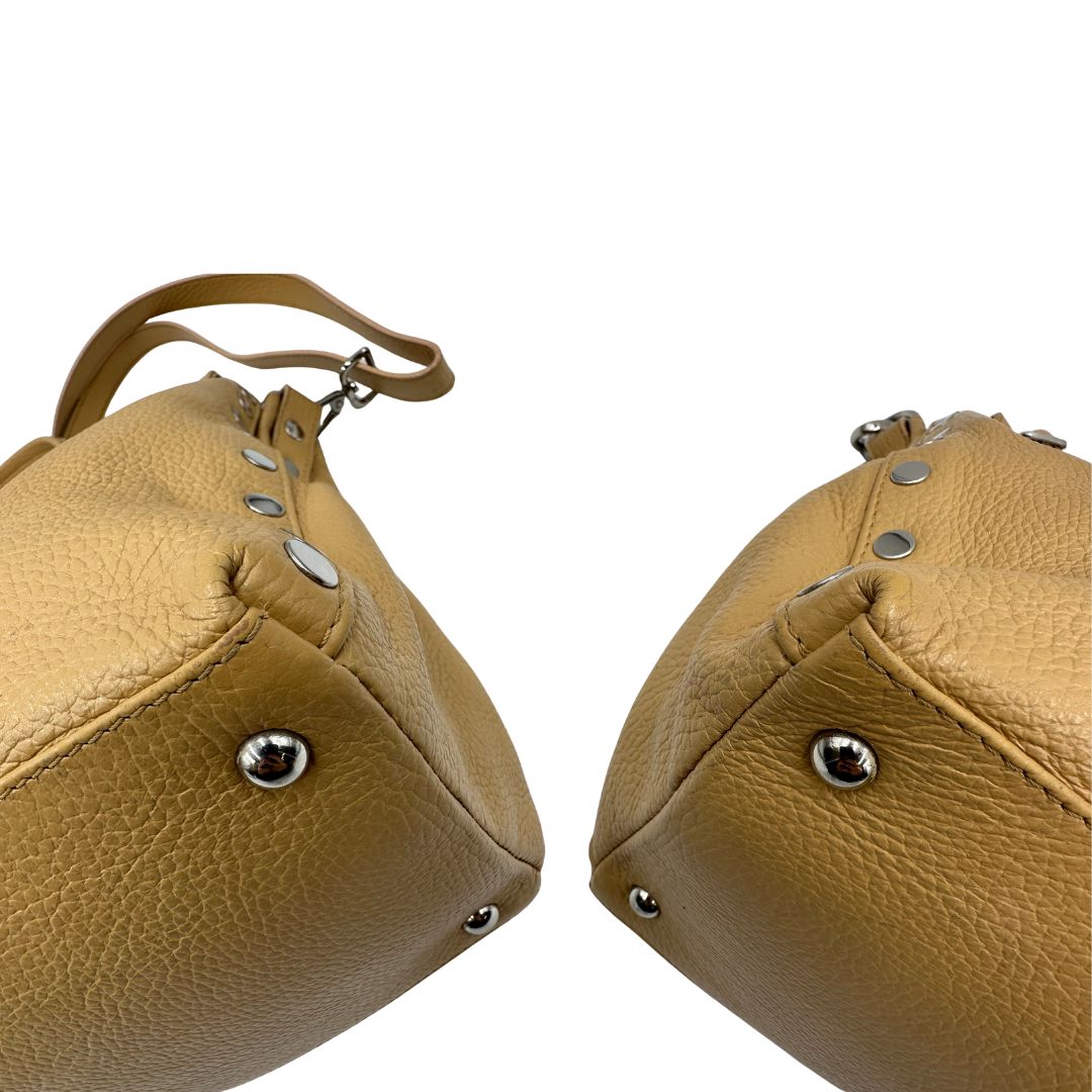 angoli Postina M Zanellato beige munita di una tracolla amovibile e regolabile e un manico singolo, di lusso, originale, ottime condizioni, usata. 