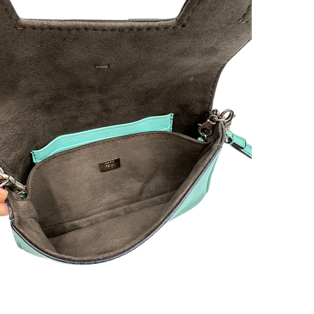 interno  Baguette Fendi Monster in pelle color turchese 