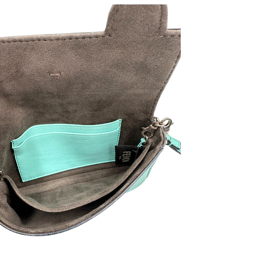 interno  Baguette Fendi Monster in pelle color turchese 