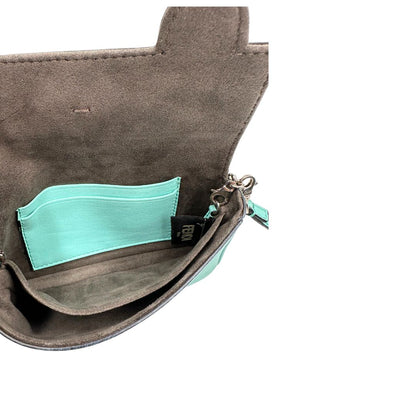 interno  Baguette Fendi Monster in pelle color turchese 
