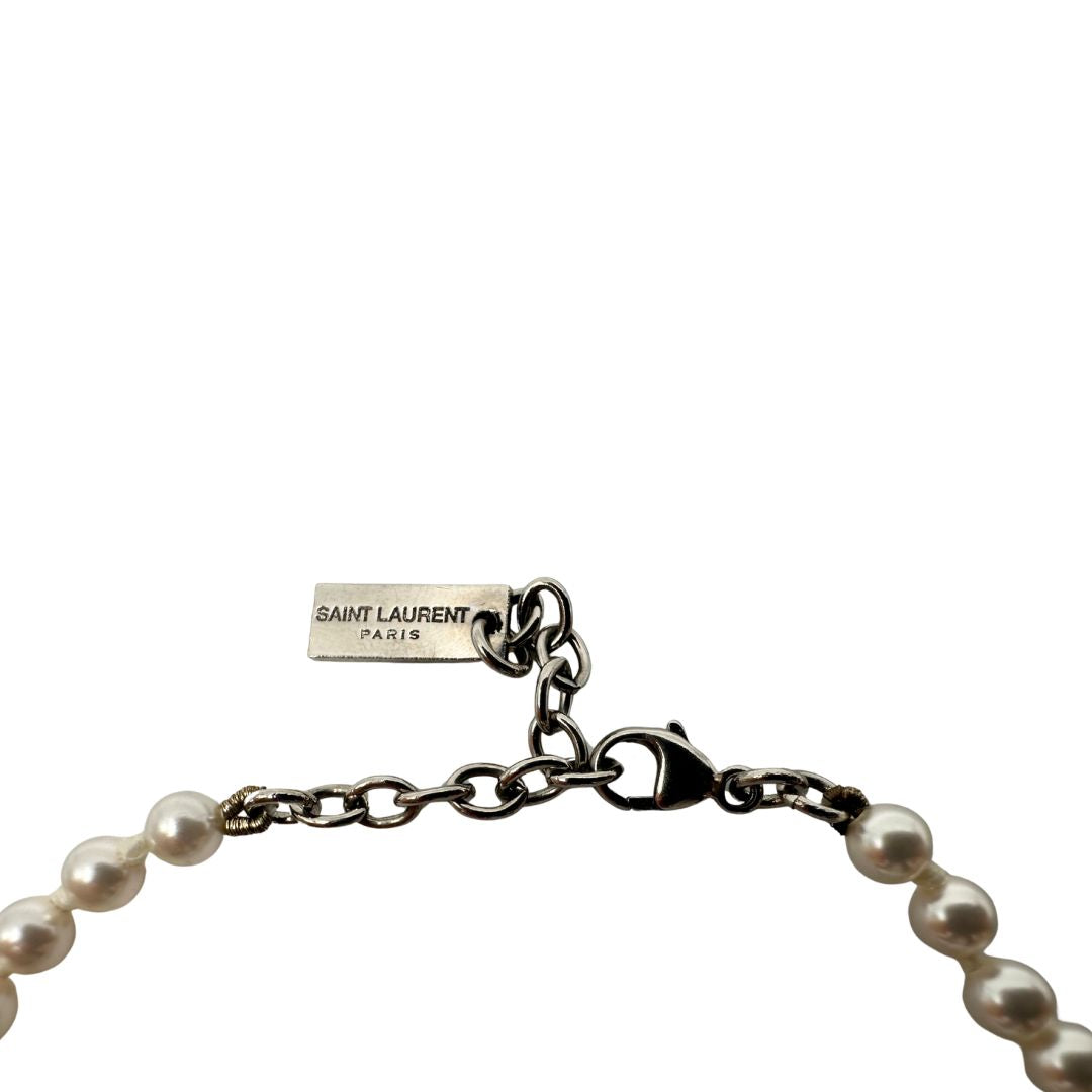 Bracciale Saint Laurent in metallo argentato e perline sintetiche, di lusso, originale, ottime condizioni.