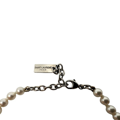 Bracciale Saint Laurent in metallo argentato e perline sintetiche, di lusso, originale, ottime condizioni.