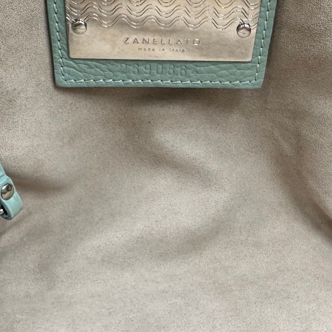 interno Postina M Zanellato color tiffany munita di una tracolla amovibile e regolabile e un manico singolo, morbida e capiente, di lusso, originale, ottime condizioni, usata 