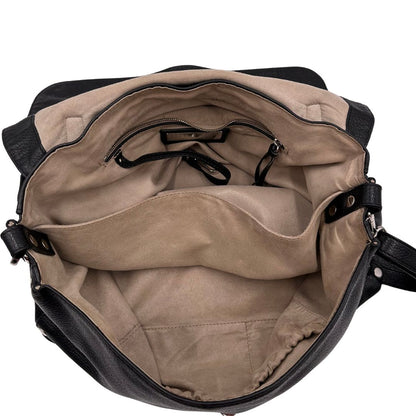 Interno di una postina M Zanellato nera munita di una tracolla amovibile e regolabile e un manico singolo, morbida e capiente, usata, originale, second hand, in ottime condizioni.