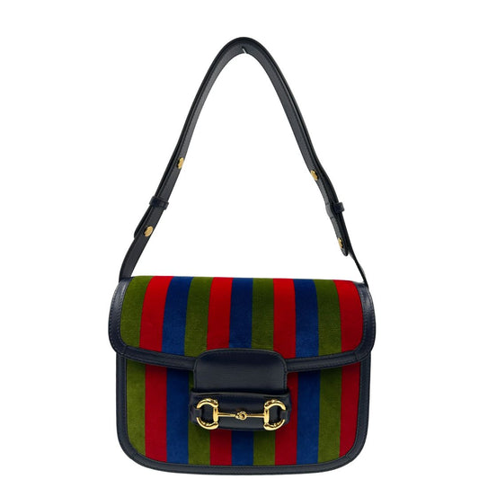 Borsa Gucci Horsebit realizzata in velluto a righe multicolor nei toni del rosso, blu e verde con finiture in pelle blu scuro