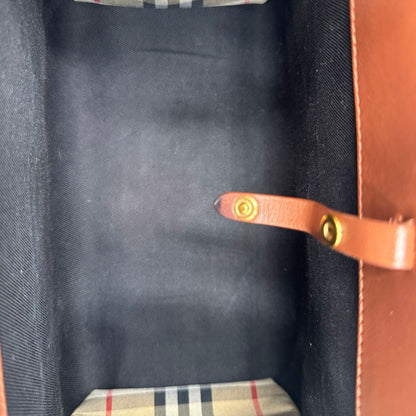 interno Borsa Burberry in tessuto beige tartan con finiture in pelle marroni, di lusso, originale, ottime condizioni, usata. 