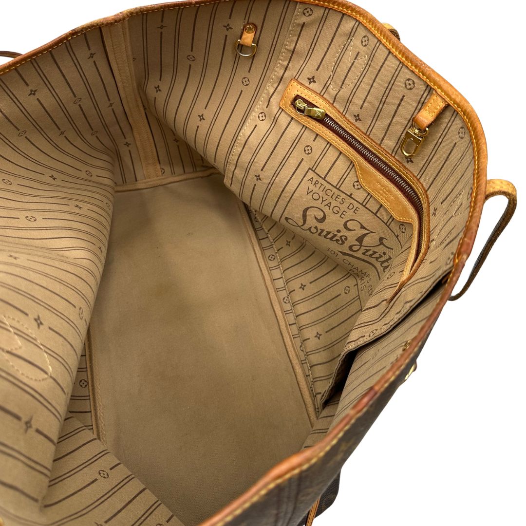 interno  Louis Vuitton Neverfull nella versione GM in canvas monogram. Indossabile a spalla, di lusso, originale, ottime condizioni.