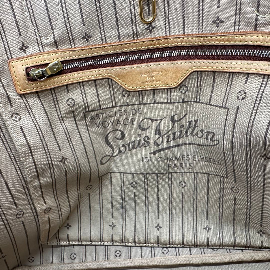 interno Louis Vuitton Neverfull nella versione GM in canvas monogram. Indossabile a spalla, di lusso, originale, ottime condizioni.