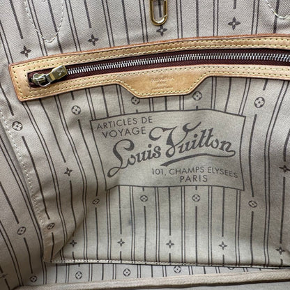 interno Louis Vuitton Neverfull nella versione GM in canvas monogram. Indossabile a spalla, di lusso, originale, ottime condizioni.