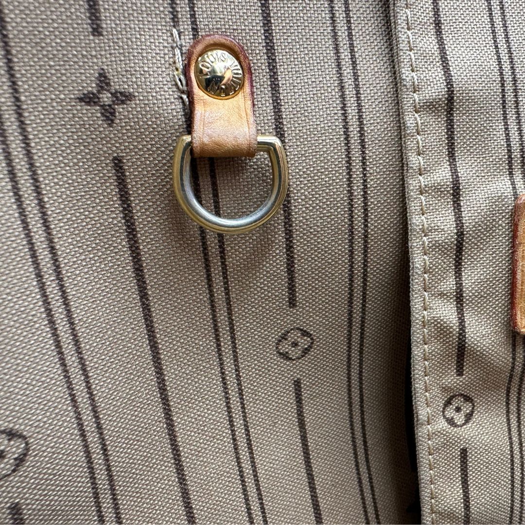 interno Louis Vuitton Neverfull nella versione GM in canvas monogram. Indossabile a spalla, di lusso, originale, ottime condizioni.