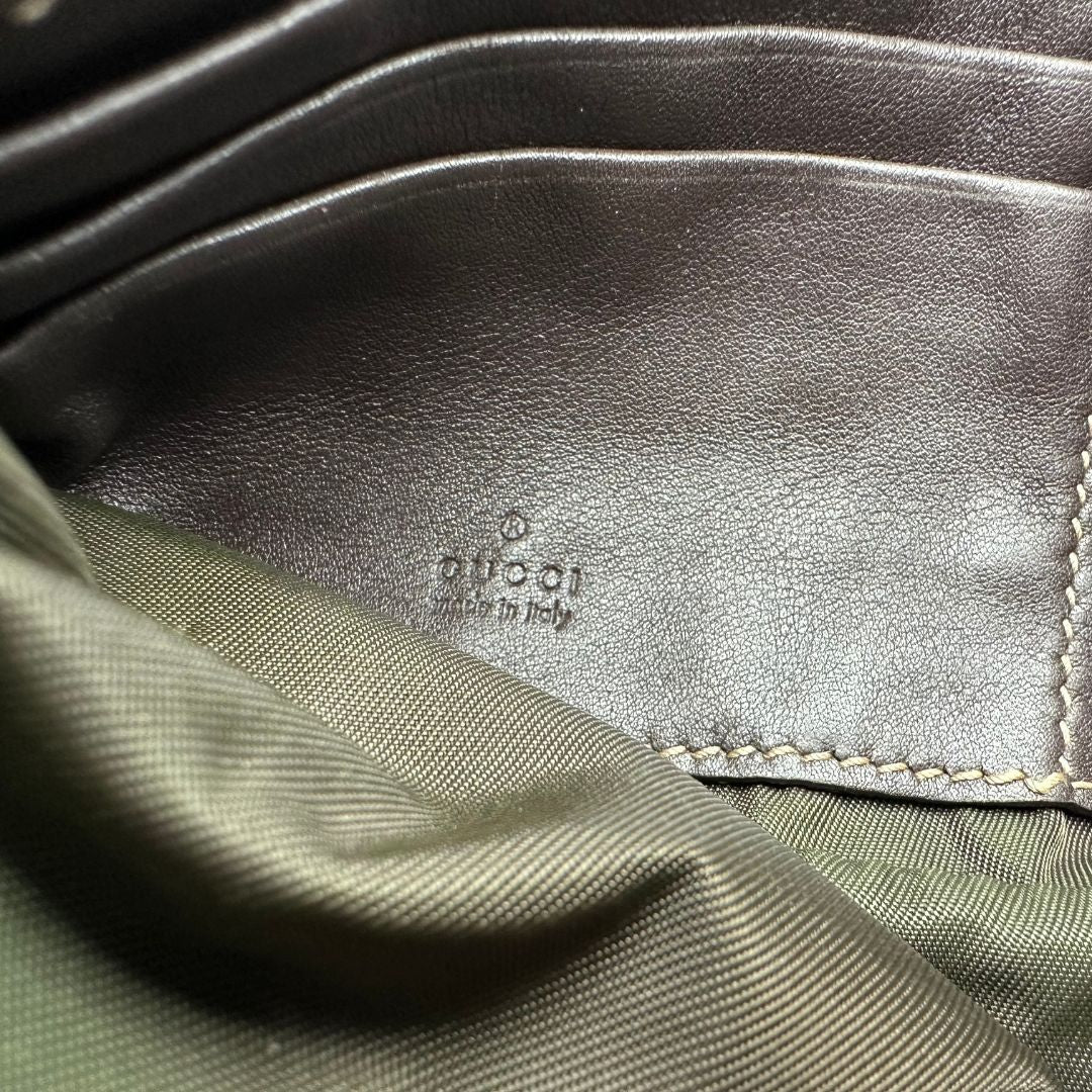 Borsa Gucci realizzata in tessuto beige con motivo GG di lusso, originale, ottime condizioni