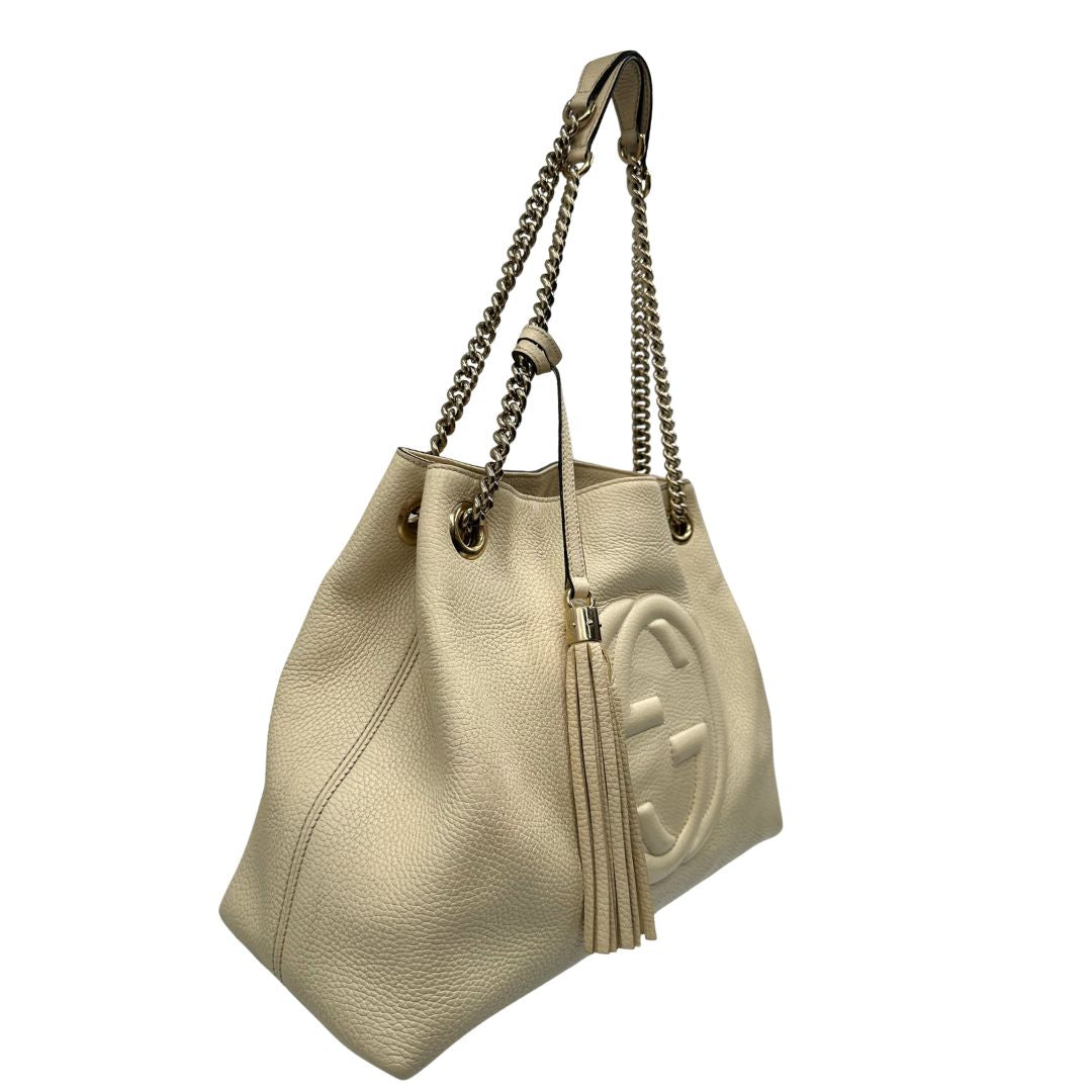 lato Borsa Gucci in pelle color bianco avorio munita di doppi manici, indossabile a spalla, di lusso, originale, ottime condizioni, usata. 