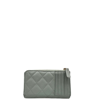 Portafoglio classico Chanel realizzato in pelle matelassé color azzurro polvere con logo CC sul front, di lusso, originale, ottime condizioni