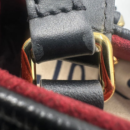 Louis Vuitton OnTheGo nella versione MM in pelle monogram Empreinte bicolor, nera e color crema, di lusso, originale, ottime condizioni, usata.