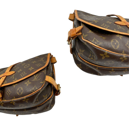 angoli Borsa Saumur LV monogram nella misura 30 realizzata in canvas monogram e finiture in vacchetta naturale, di lusso, originale, ottime condizioni, usata.