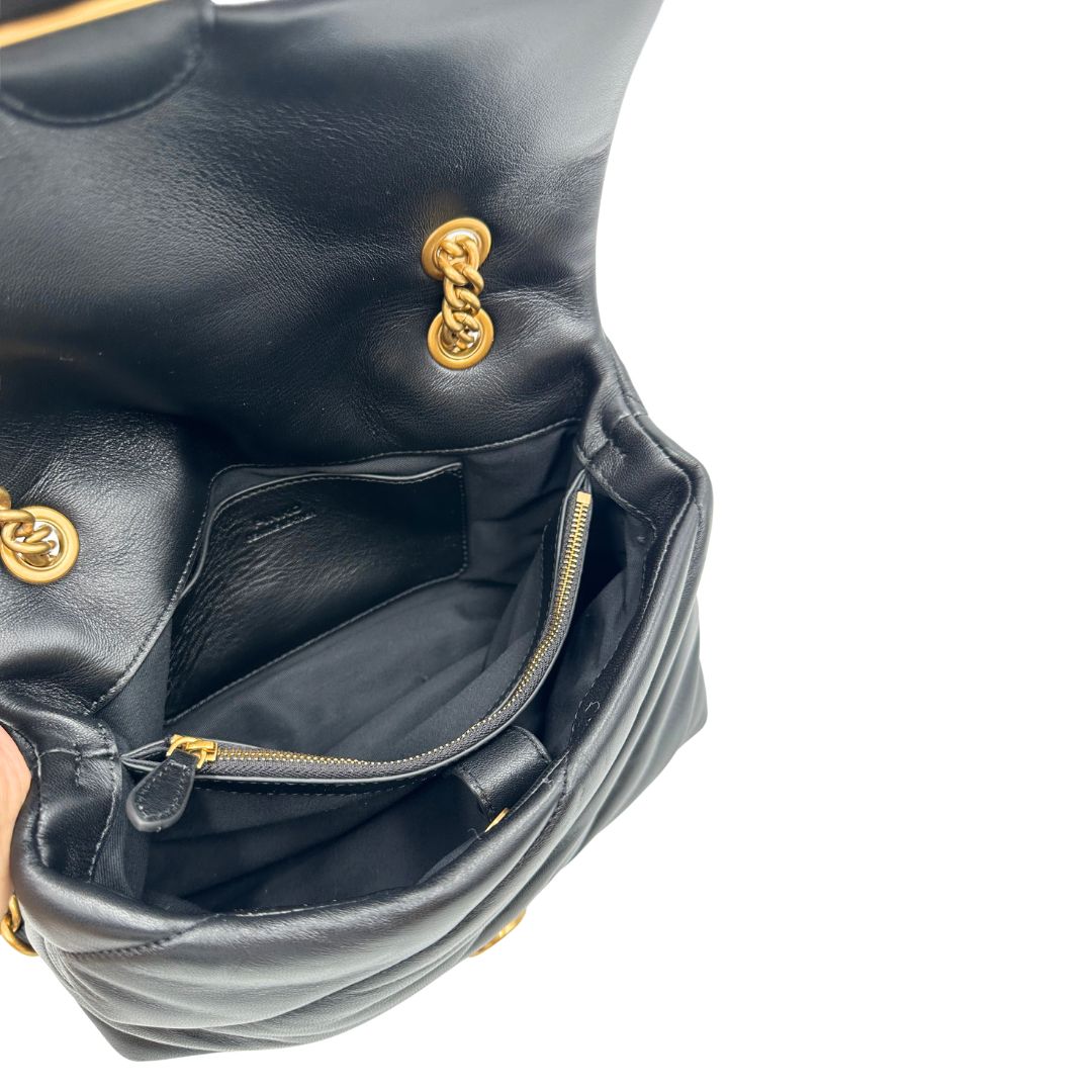 interno pinko nella versione media in morbida nappa nera trapuntata e hardware dorato, indossabile a tracolla o a spalla. Originale, usata, di lusso, in ottime condizioni.  