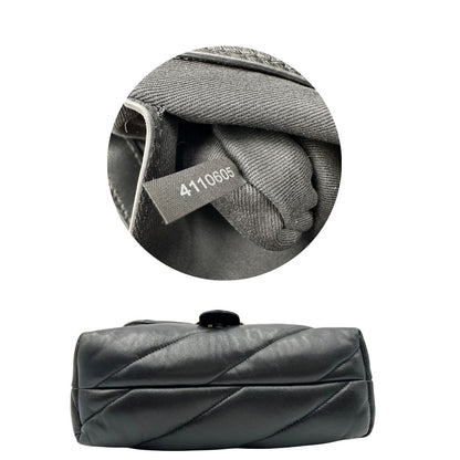 base pinko nella versione media in morbida nappa nera trapuntata e hardware dorato, indossabile a tracolla o a spalla. Originale, usata, di lusso, in ottime condizioni.  