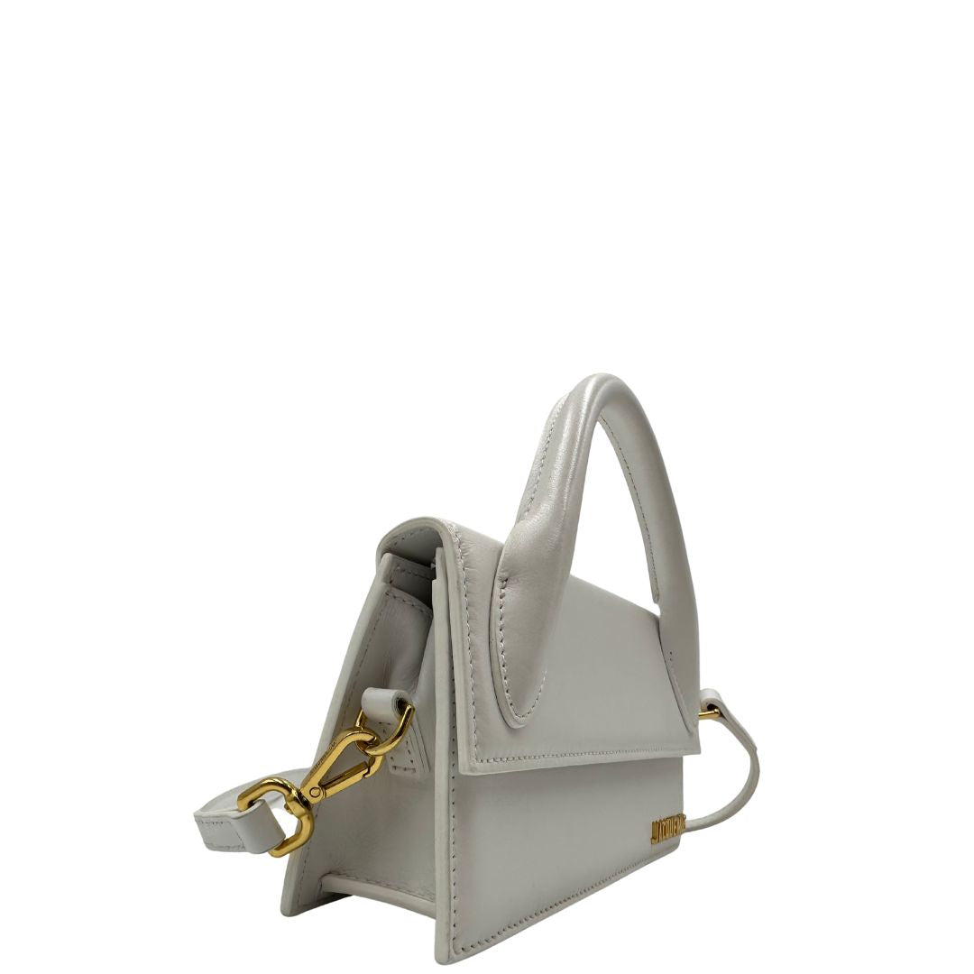 lato Borsa Jacquemus Le Chiquito color bianco gesso nella versione Long. , di lusso, originale, ottime condizioni. 