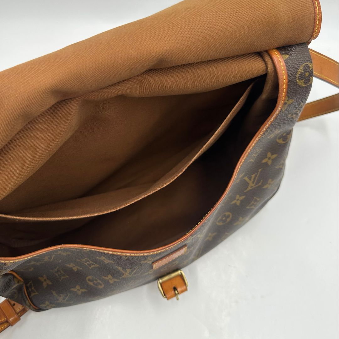 interno Borsa Saumur LV monogram nella misura 35 realizzata in canvas monogram e finiture in vacchetta naturale, di lusso, originale, ottime condizioni, usata 