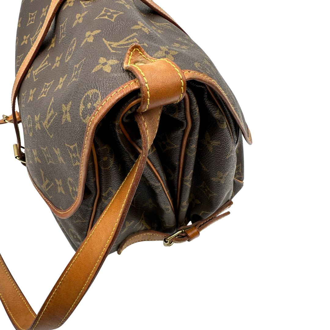 Borsa Saumur LV monogram nella misura 35 realizzata in canvas monogram e finiture in vacchetta naturale, di lusso, originale, ottime condizioni, usata