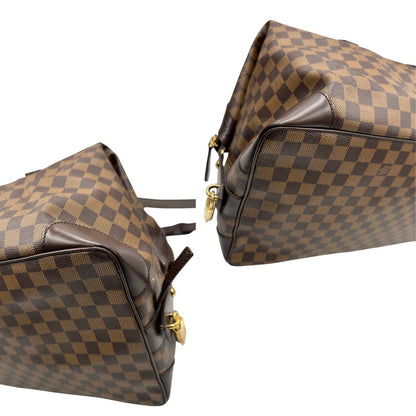angoli  Borsone Louis Vuitton in canvas Damier Ébène con finiture in pelle marrone e dettagli hardware dorati, di lusso, originale, ottime condizioni, usato. 