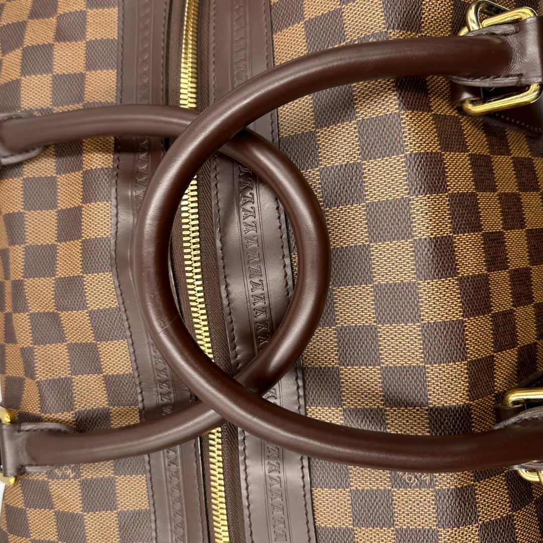manici  Borsone Louis Vuitton in canvas Damier Ébène con finiture in pelle marrone e dettagli hardware dorati, di lusso, originale, ottime condizioni, usato. 
