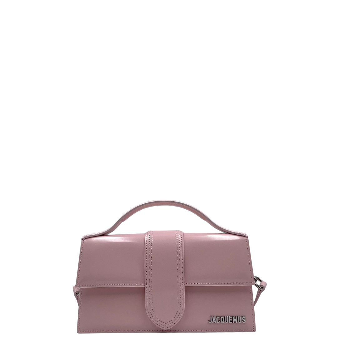 Front, Borsa Jacquemus nella versione Le Grand Bambino in pelle liscia rosa baby, da portare a mano, a tracolla o a spalla. Originale, usata, di lusso, in condizioni eccellenti.