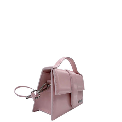 Laterale, Borsa Jacquemus nella versione Le Grand Bambino in pelle liscia rosa baby, da portare a mano, a tracolla o a spalla. Originale, usata, di lusso, in condizioni eccellenti.
