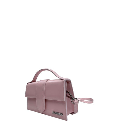Laterale, Borsa Jacquemus nella versione Le Grand Bambino in pelle liscia rosa baby, da portare a mano, a tracolla o a spalla. Originale, usata, di lusso, in condizioni eccellenti.