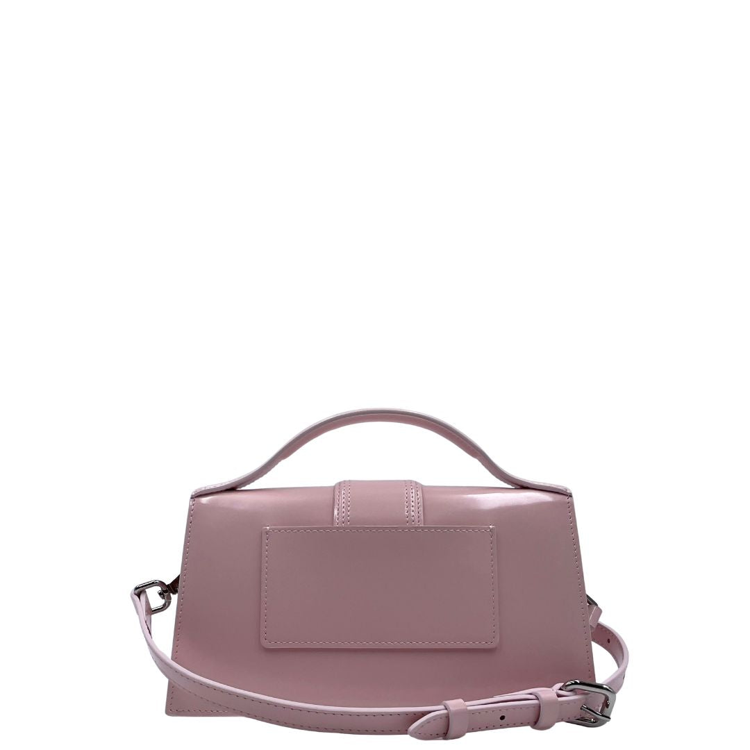 Retro, Borsa Jacquemus nella versione Le Grand Bambino in pelle liscia rosa baby, da portare a mano, a tracolla o a spalla. Originale, usata, di lusso, in condizioni eccellenti.