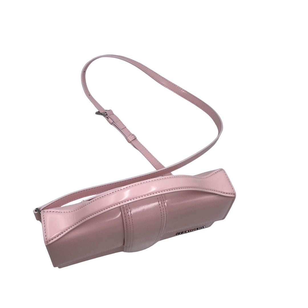 Maniglia, Borsa Jacquemus nella versione Le Grand Bambino in pelle liscia rosa baby, da portare a mano, a tracolla o a spalla. Originale, usata, di lusso, in condizioni eccellenti.